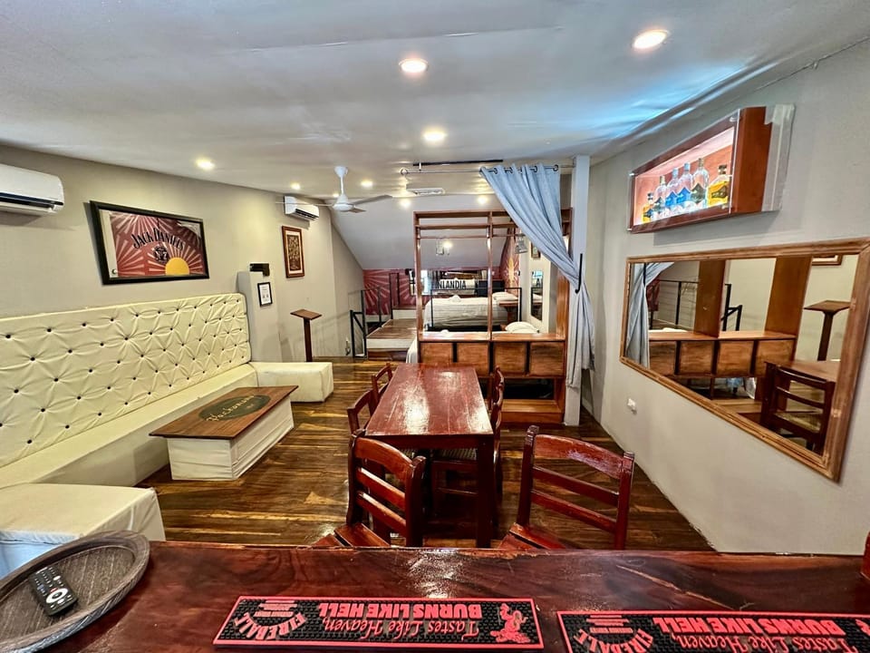 Living room, Lounge or bar, Dining area, air conditioner