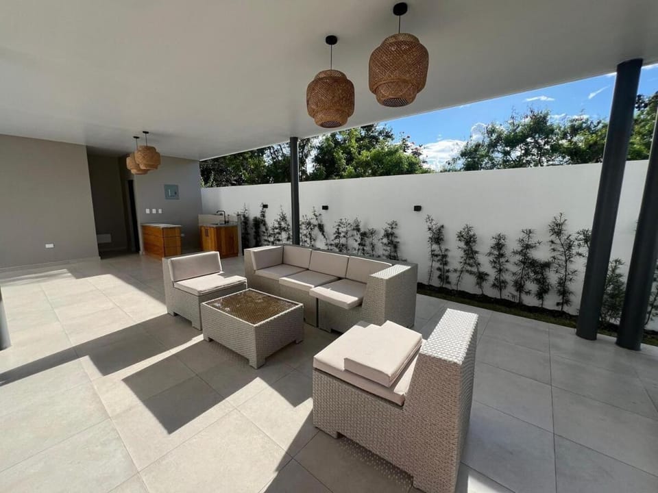 Modern apto 5 min from monument 3bd w pool & wifi Apartment in Santiago de los Caballeros