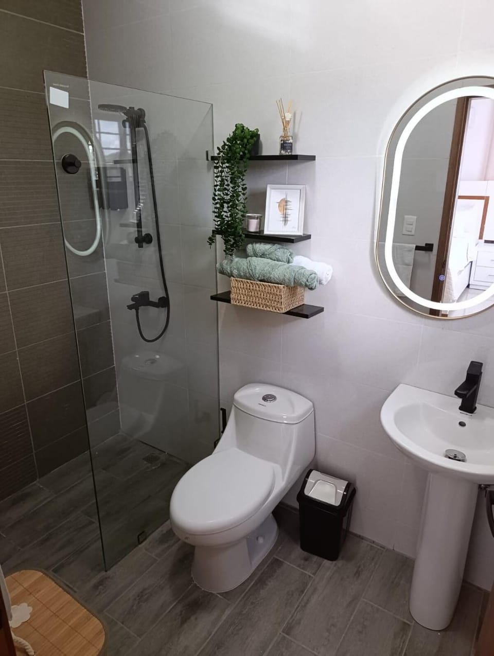Modern apto 5 min from monument 3bd w pool & wifi Apartment in Santiago de los Caballeros