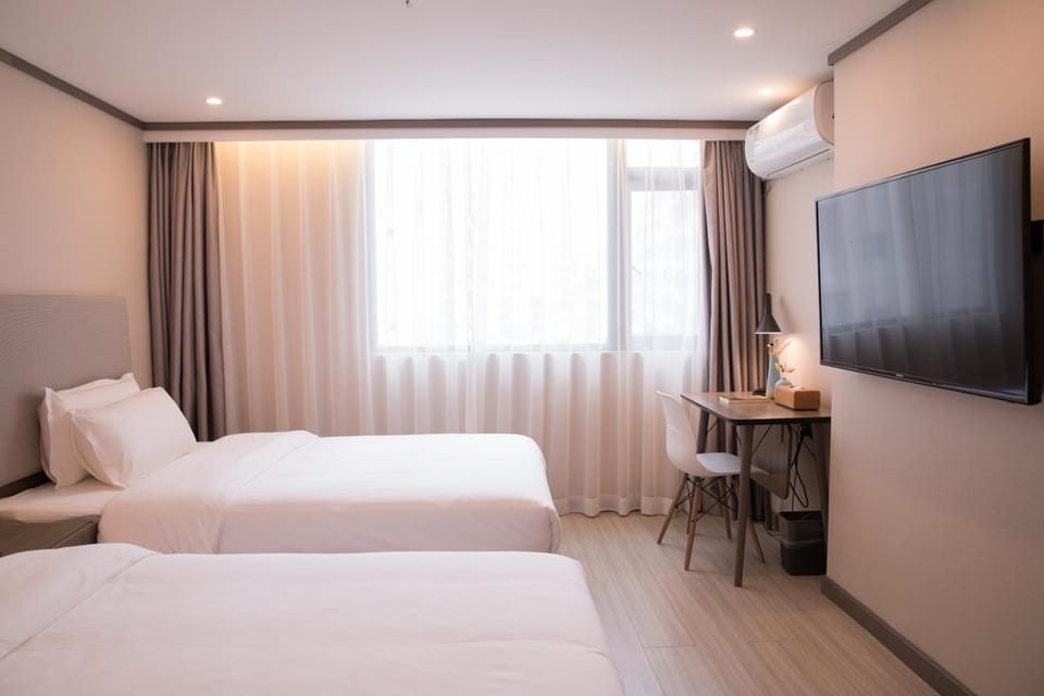 Hanting Hotel Longhua Bus Station Hotel in Shenzhen