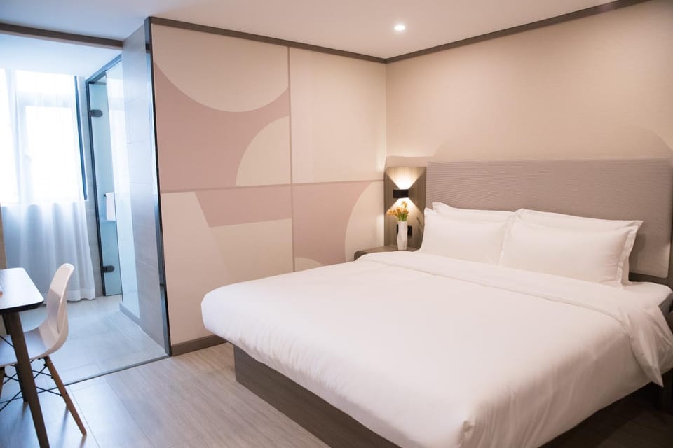Hanting Hotel Longhua Bus Station Hotel in Shenzhen