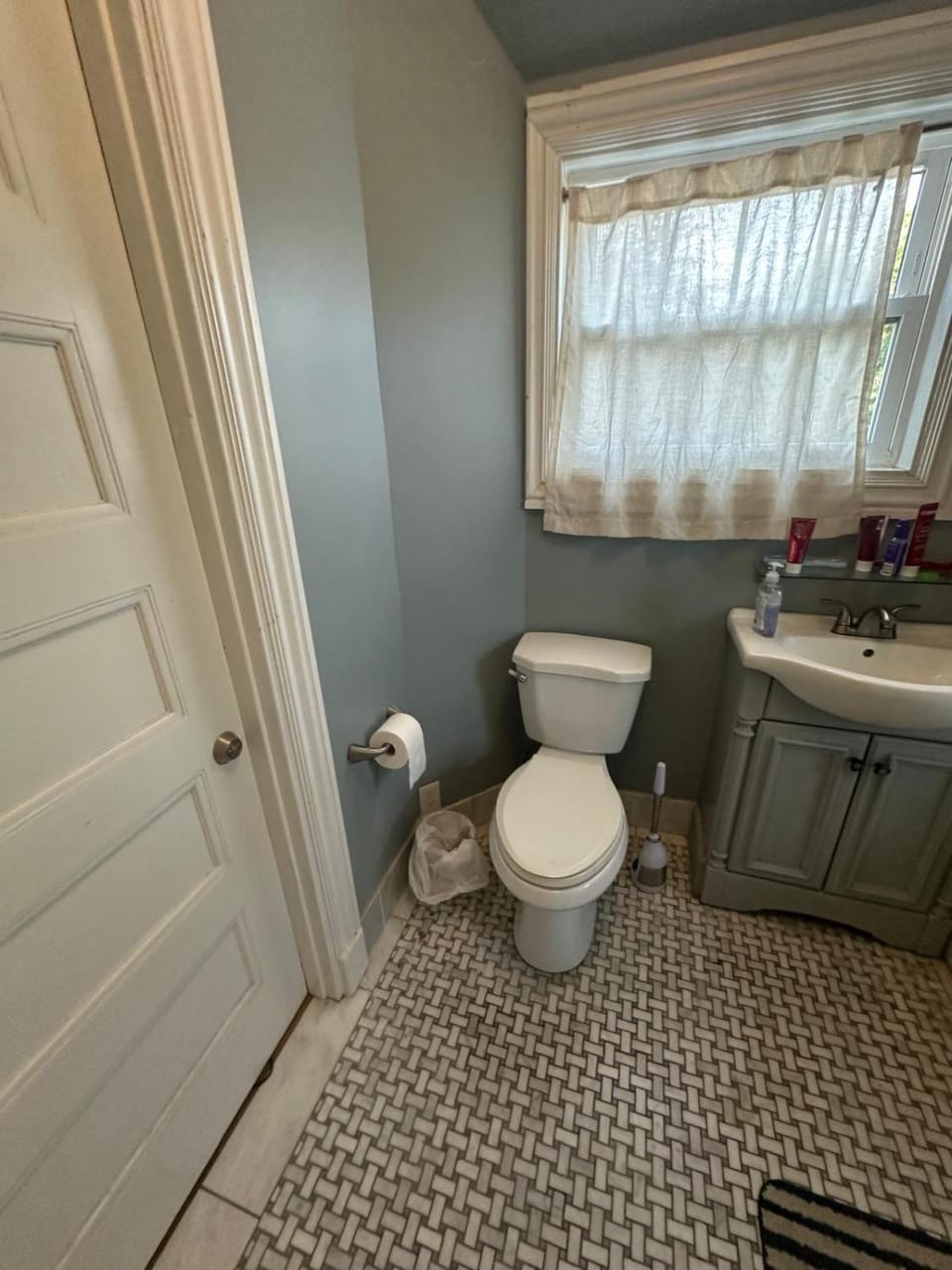 -No41- Elegant Spacious Room in a House - 20 min Drive to Downtown & 10 min walk to Commuter Rail at Newton Boston Vacation rental in Waltham
