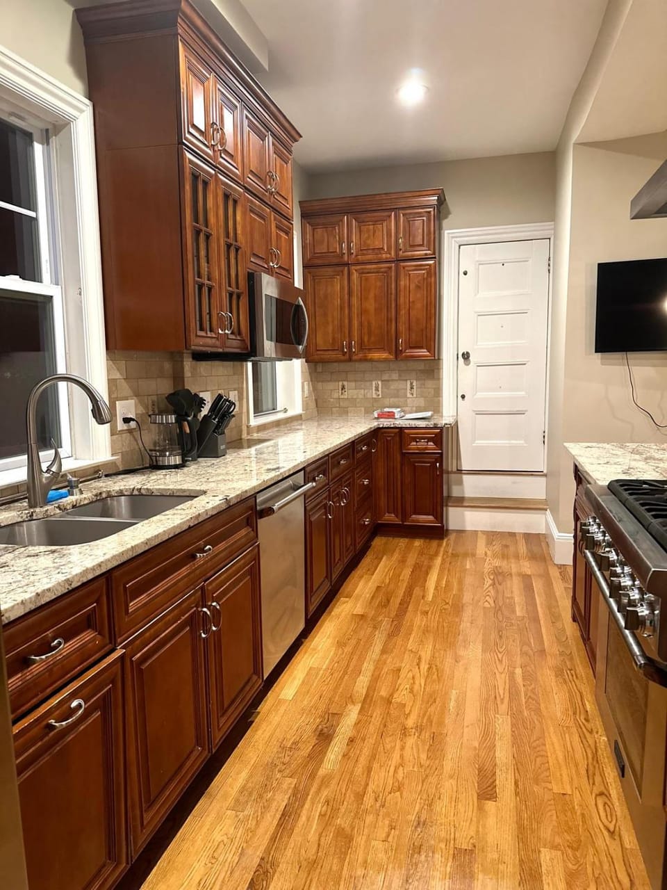 -No41- Elegant Spacious Room in a House - 20 min Drive to Downtown & 10 min walk to Commuter Rail at Newton Boston Vacation rental in Waltham