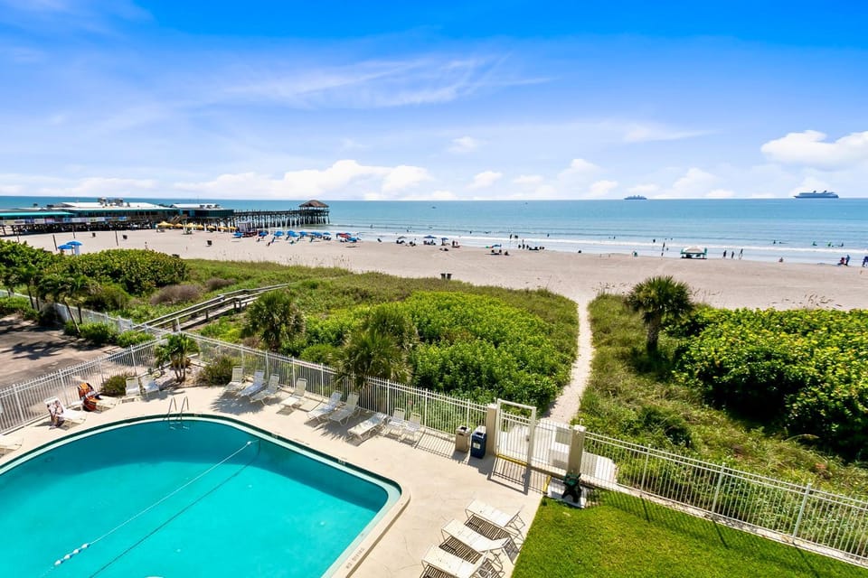 Day, Bird's eye view, Balcony/Terrace, Beach, Pool view, Sea view, Swimming pool, sunbed