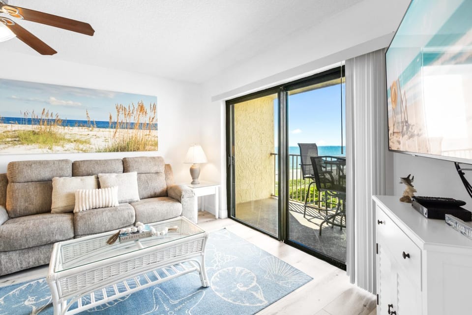 TV and multimedia, Balcony/Terrace, Living room, Seating area