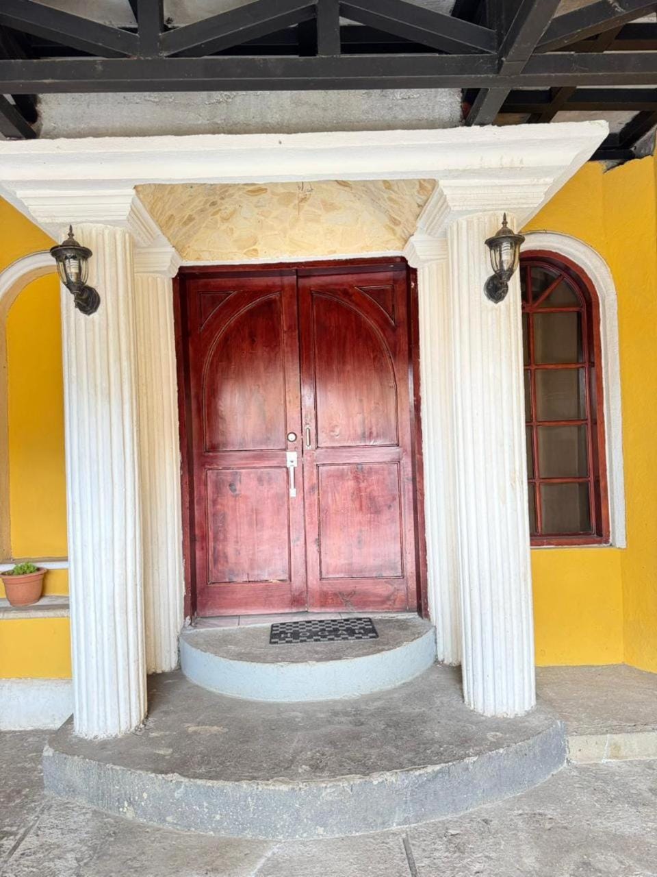 Facade/entrance