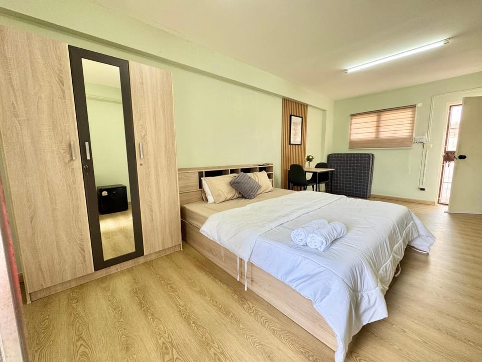Budget 1b1b Heart of Ramkamheng Wi-fi Apartment in Bangkok