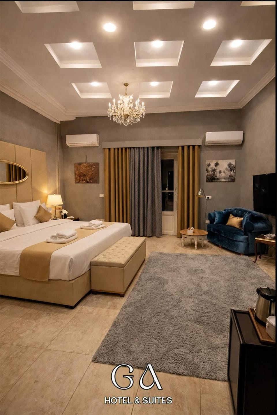 Bed, TV and multimedia, Living room, Photo of the whole room, Seating area, Bedroom, air conditioner