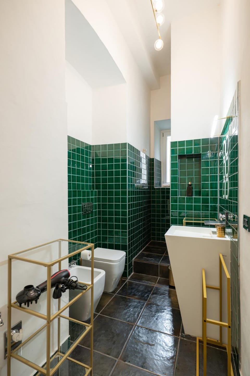 Shower, Bathroom, bidet, hair dryier