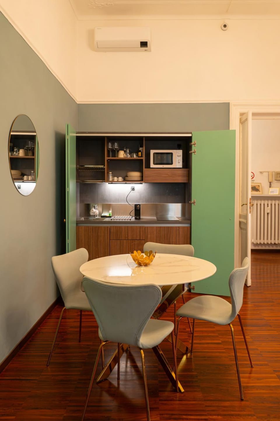 Kitchen or kitchenette, Dining area, oven, stove