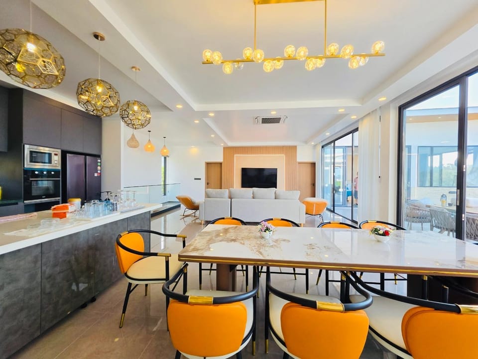Kitchen or kitchenette, Living room, Dining area