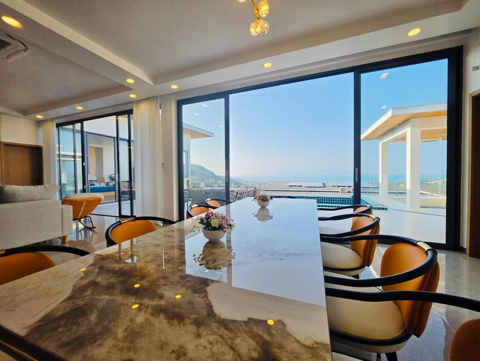 Living room, Dining area