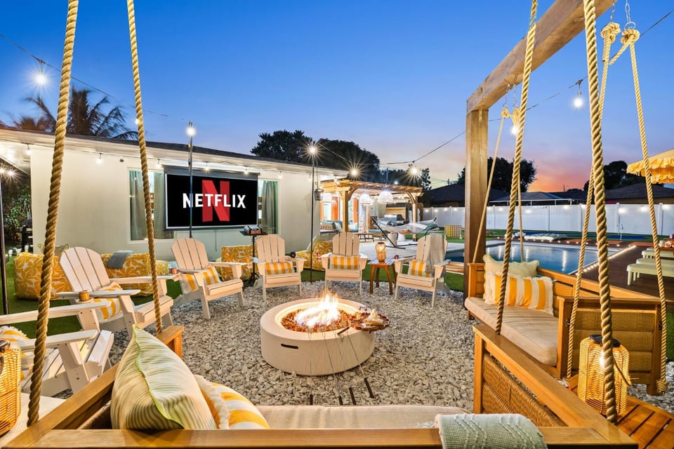 Seating area, Evening entertainment, fireplace