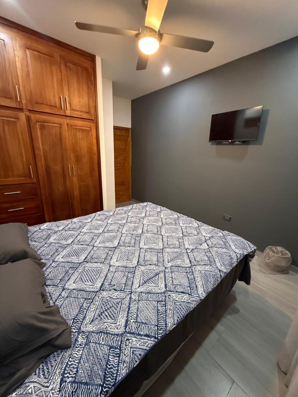Bed, TV and multimedia, wardrobe