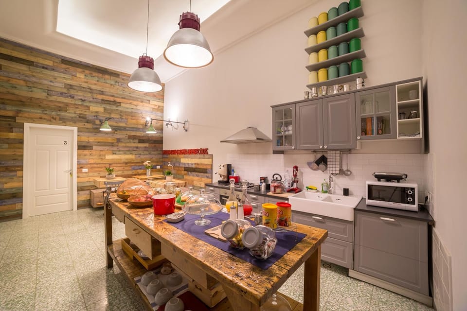 Dining area, Communal kitchen, Food