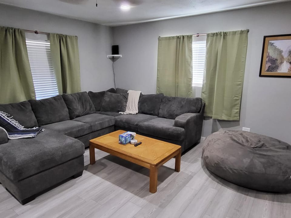 Living room, Seating area