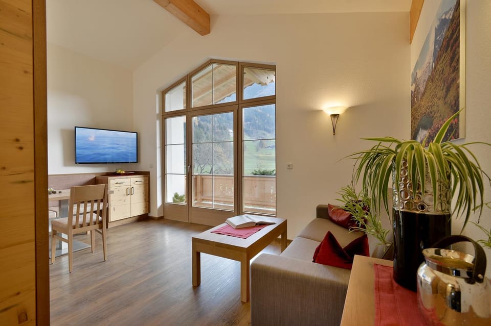 Balcony/Terrace, Living room, Seating area, Dining area