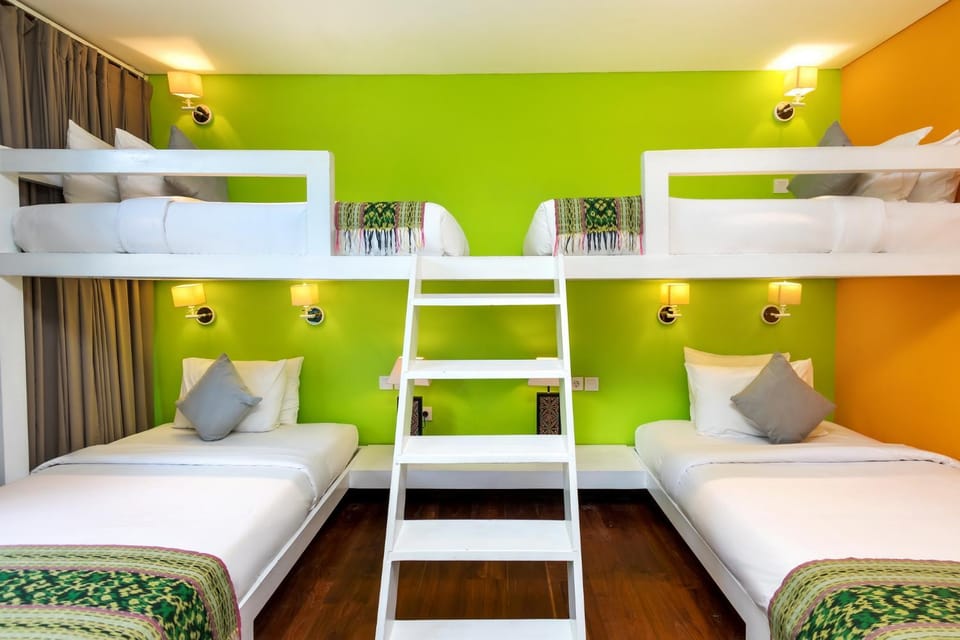Bedroom, bunk bed