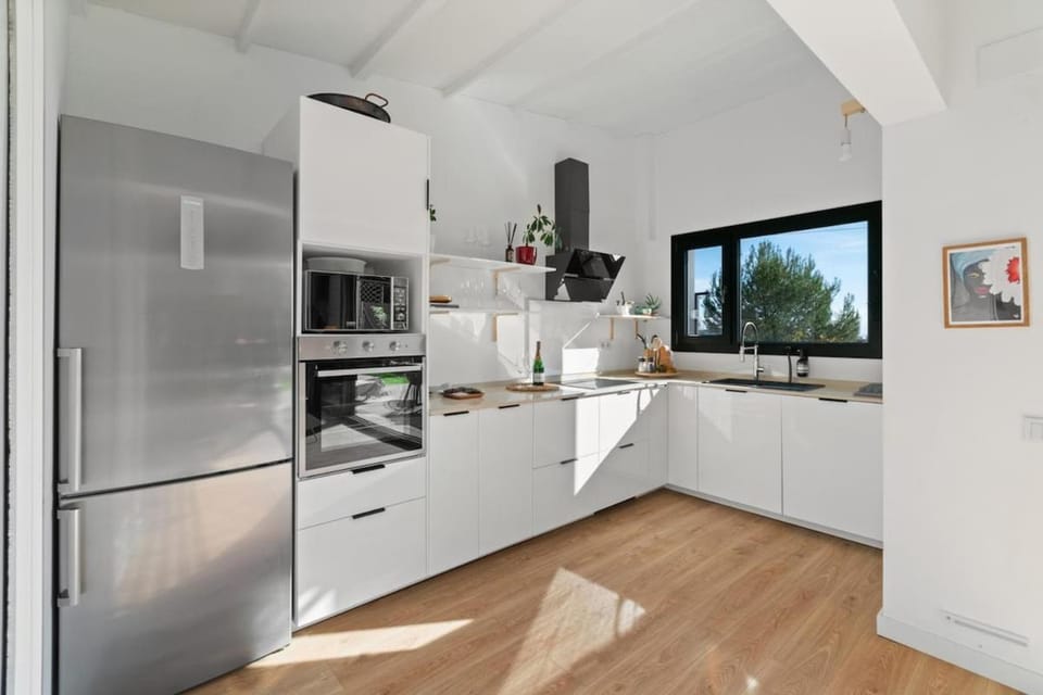 Kitchen or kitchenette, kitchen