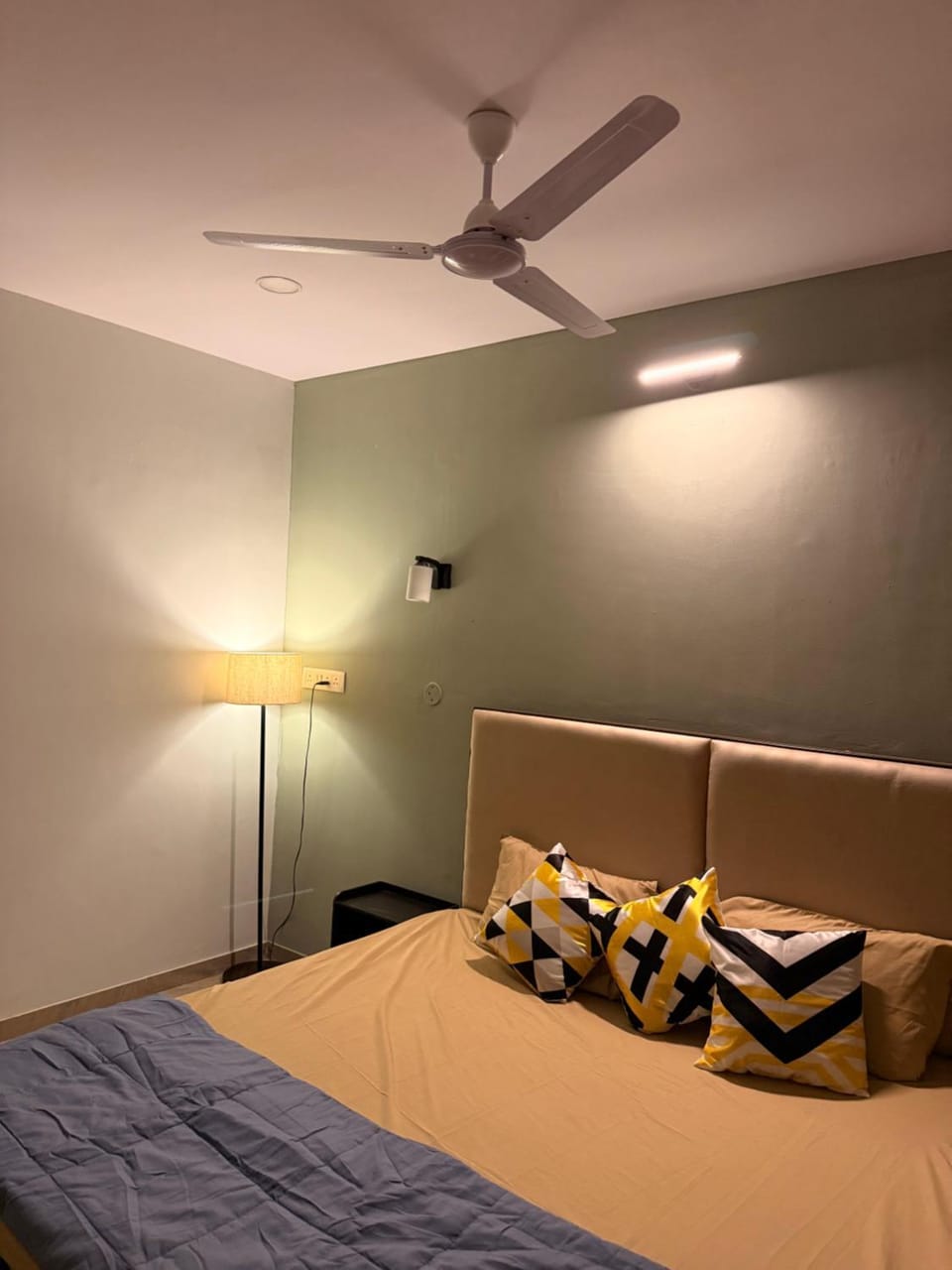 The Regal Retreat - Bhuj Most Unique 1BHK Home Apartment in Gujarat