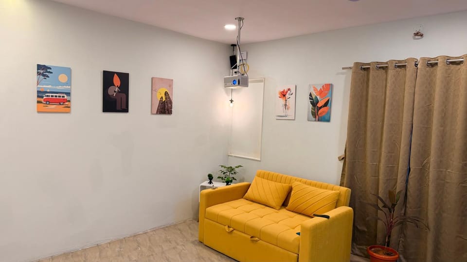 The Regal Retreat - Bhuj Most Unique 1BHK Home Apartment in Gujarat