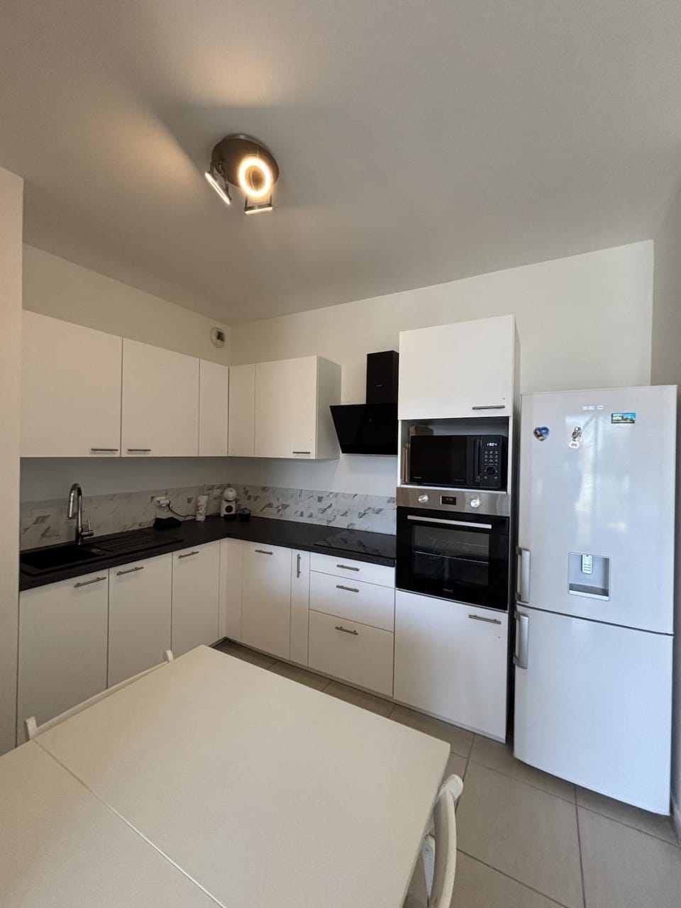 Le Wilson-Gare-wifi-Clim-terrasse Apartment in Béziers