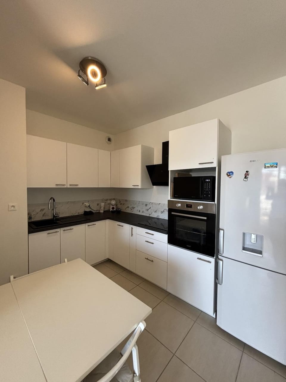 Le Wilson-Gare-wifi-Clim-terrasse Apartment in Béziers