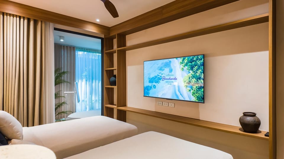 Bed, TV and multimedia, Bedroom