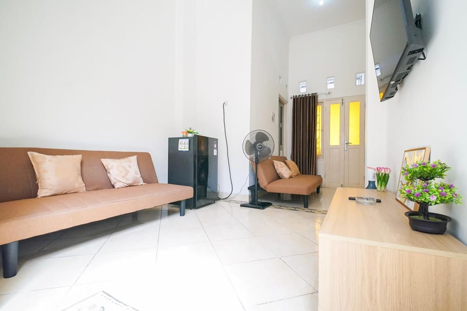 Communal lounge/ TV room, TV and multimedia, Living room, Seating area