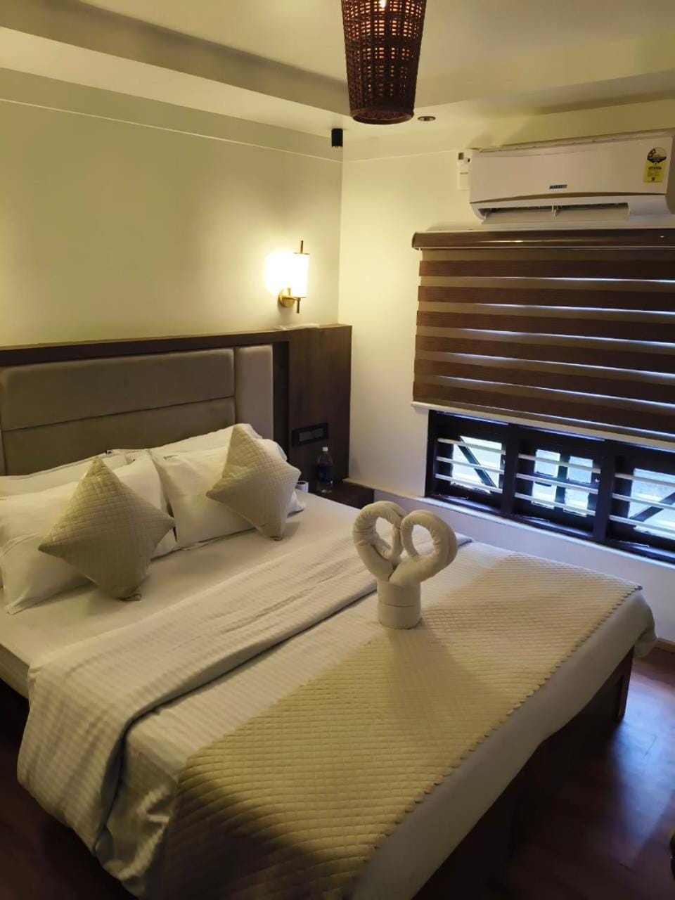 Elagance Premium Houseboats Docked boat in Alappuzha