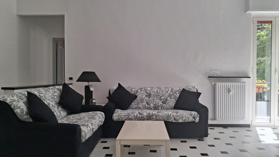 Black and White family home air conditioning Apartment in Rapallo
