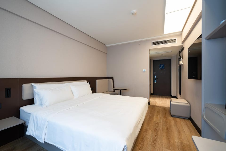 HanTing Hotel Shenzhen Nanyou Subway Station Hotel in Shenzhen