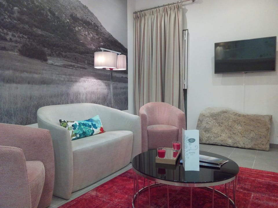 Communal lounge/ TV room, Lounge or bar