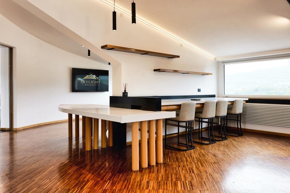 TV and multimedia, Kitchen or kitchenette, Dining area, air conditioner