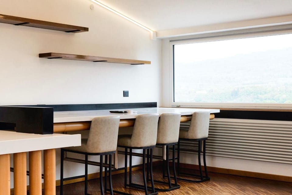Dining area, Mountain view