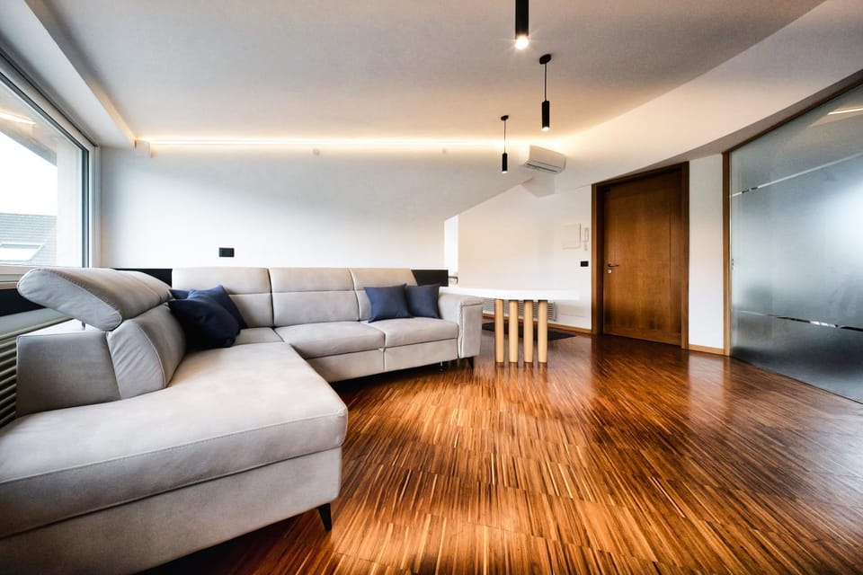TV and multimedia, Living room, Seating area, air conditioner
