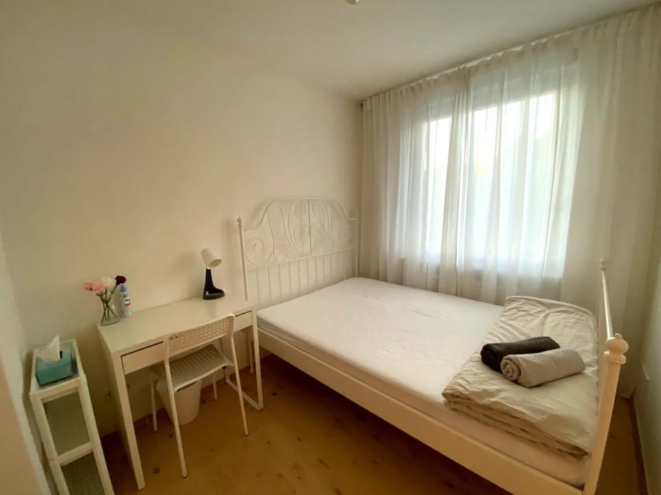 Bed, Photo of the whole room, Bedroom, towels