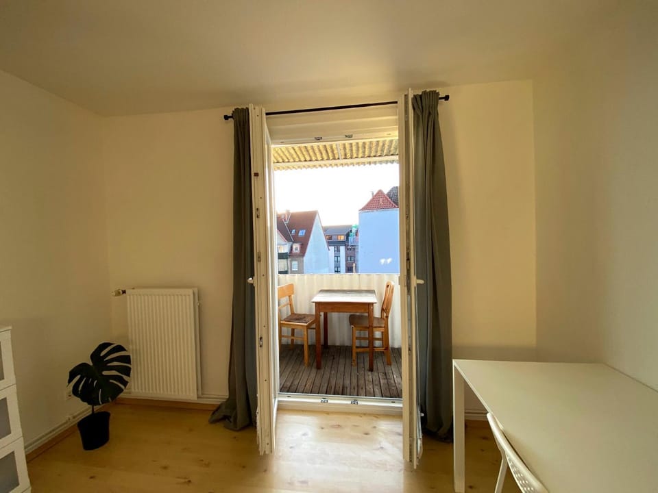 Balcony/Terrace, Bedroom, Quiet street view