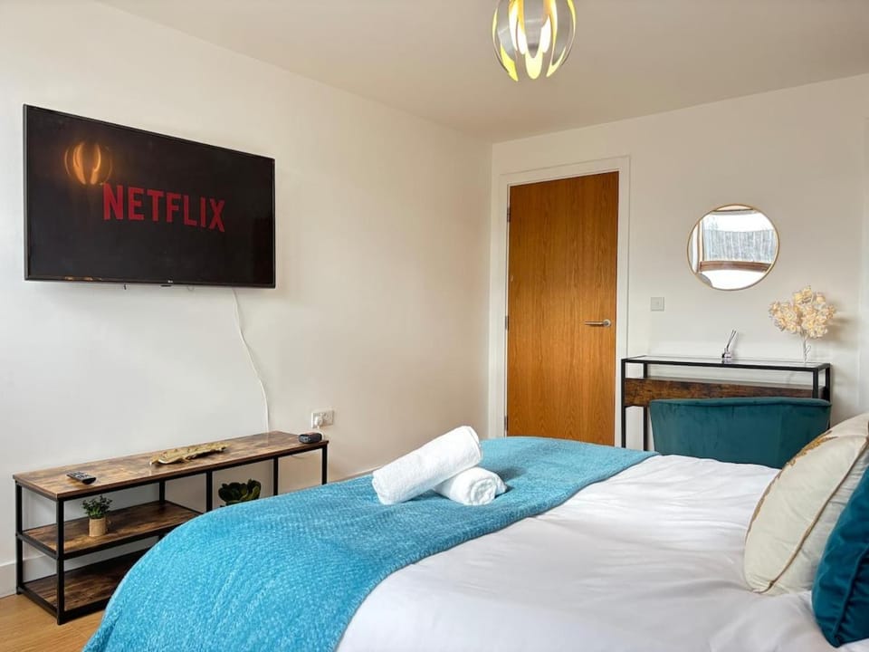 Modern Apartment in London with Secure Parking Sleeps 6 Apartment in London Borough of Southwark