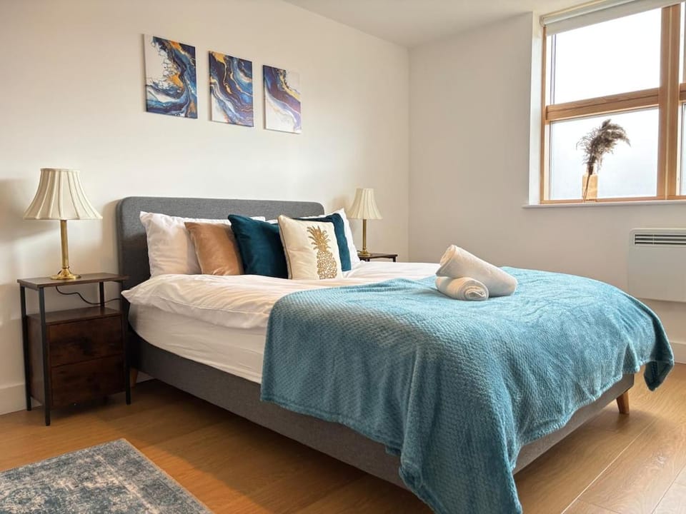 Modern Apartment in London with Secure Parking Sleeps 6 Apartment in London Borough of Southwark
