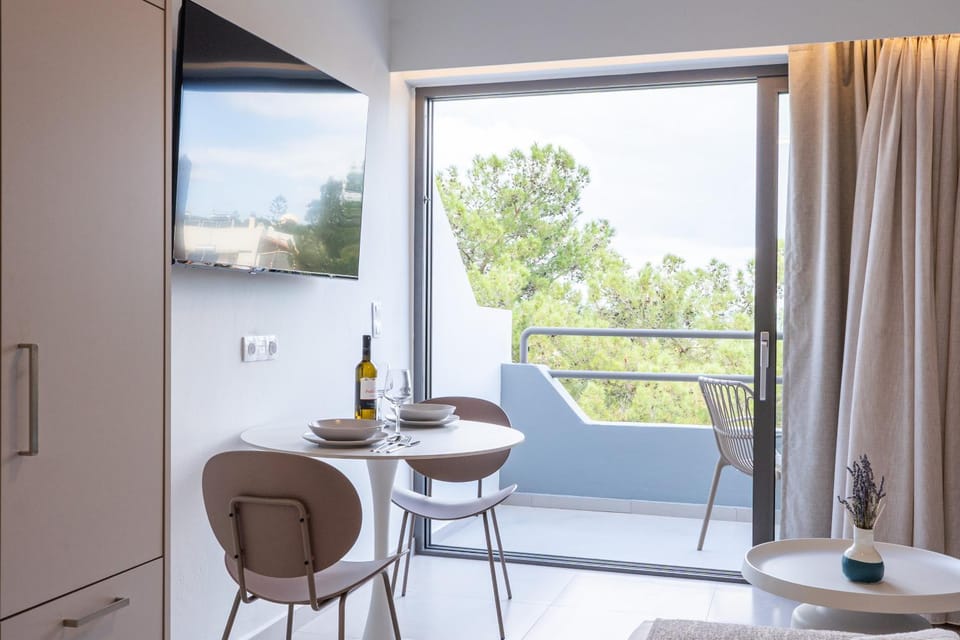 TV and multimedia, View (from property/room), Dining area, furniture