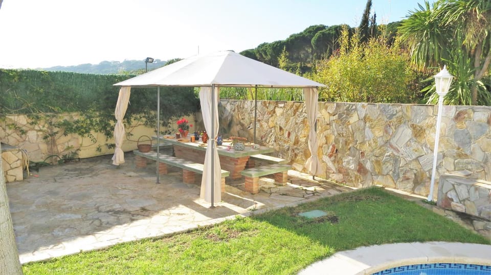 Patio, BBQ facilities, Garden