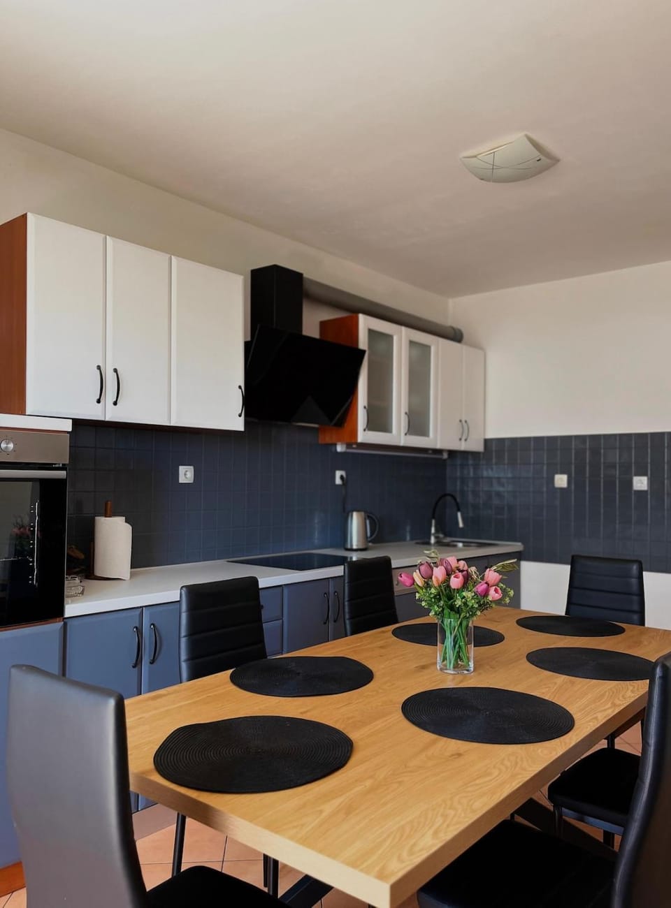 Dining area, kitchen