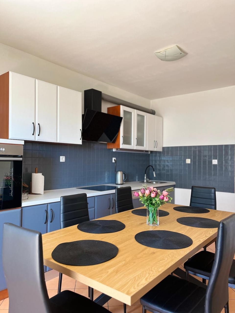 Dining area, kitchen