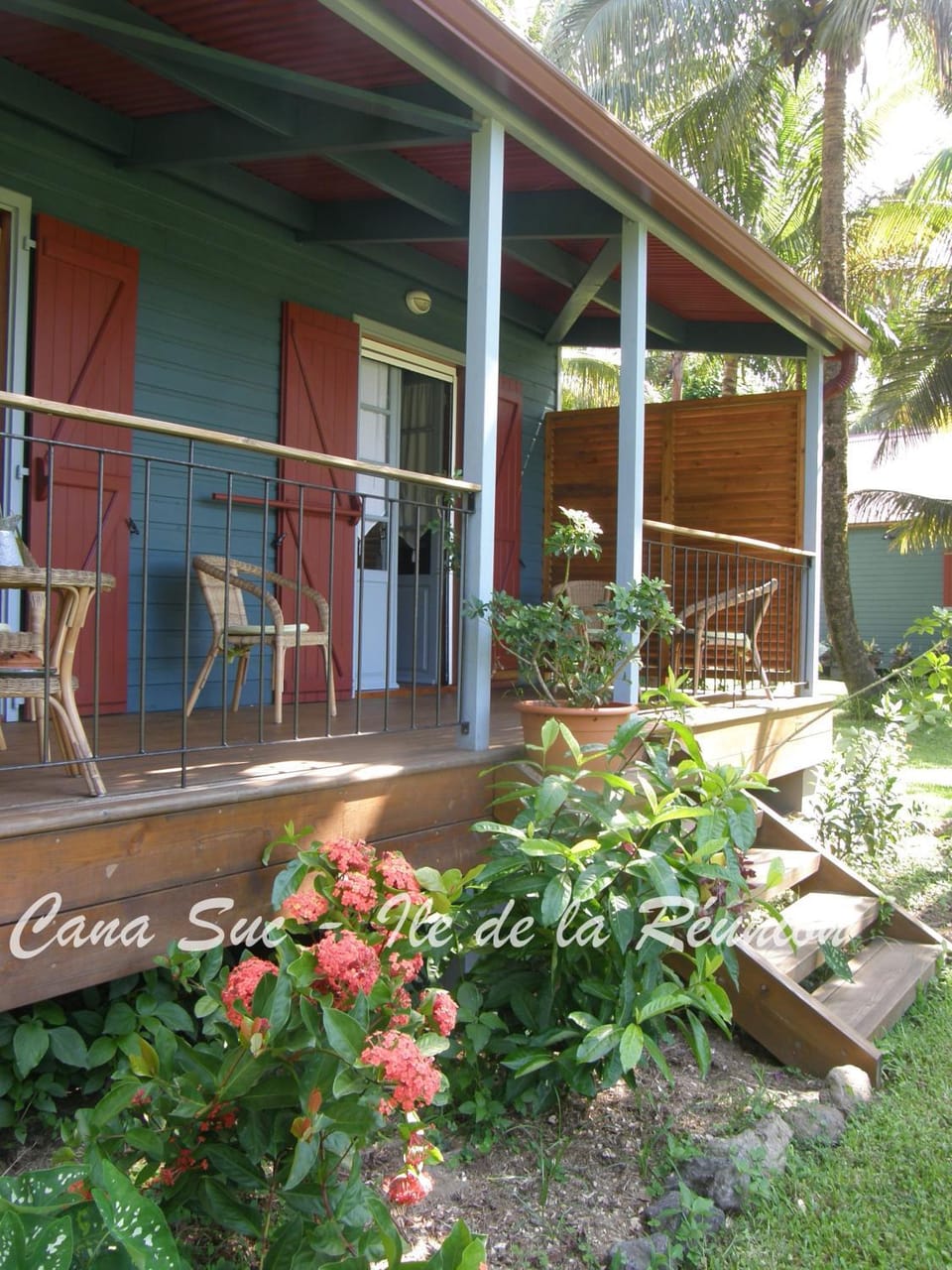 Facade/entrance, Balcony/Terrace, Garden view