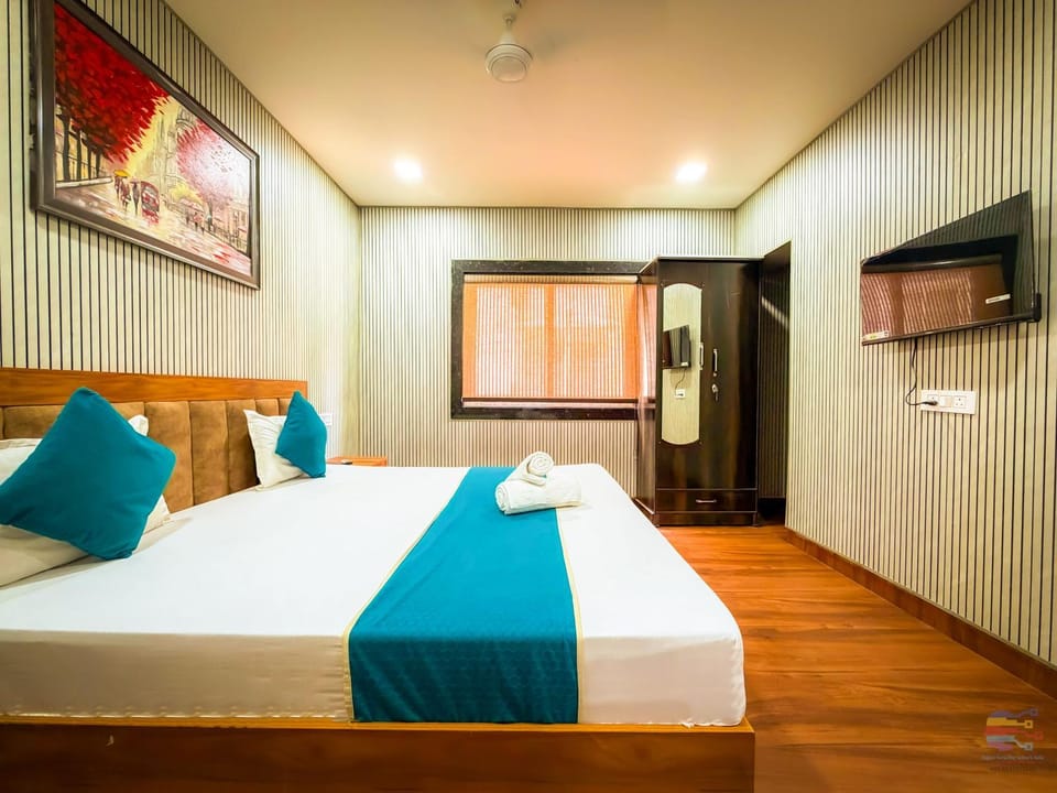 Bed, TV and multimedia, Bedroom, wardrobe