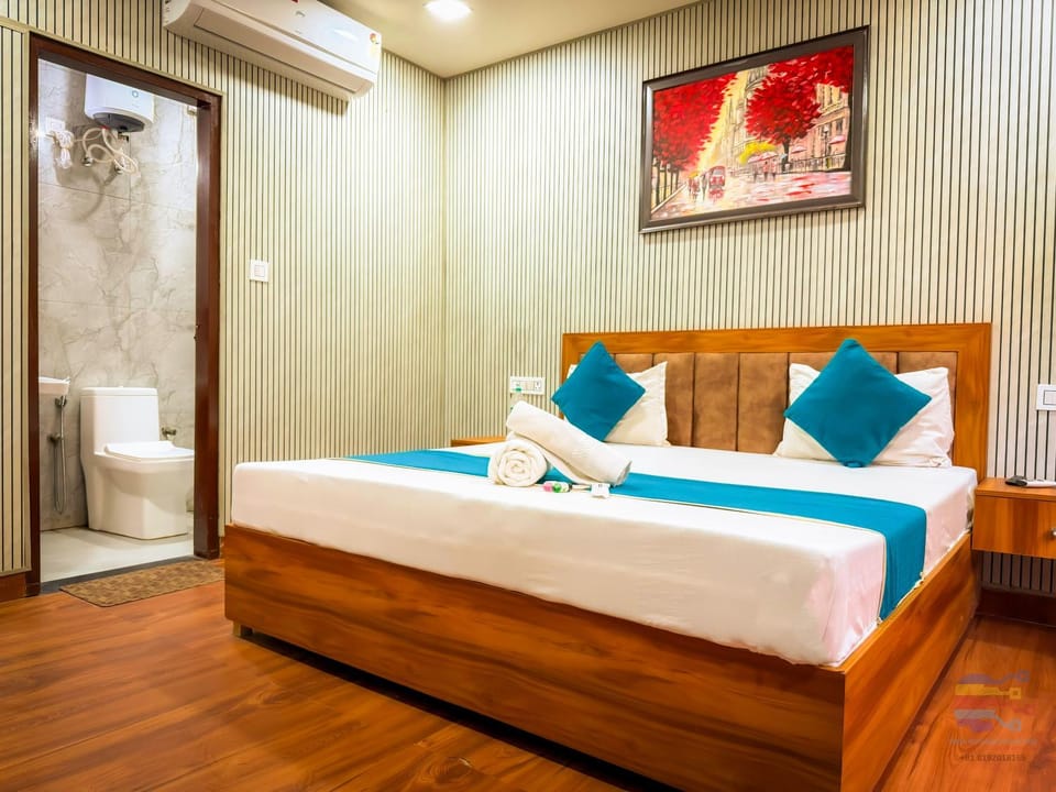 Bed, Bedroom, towels, air conditioner