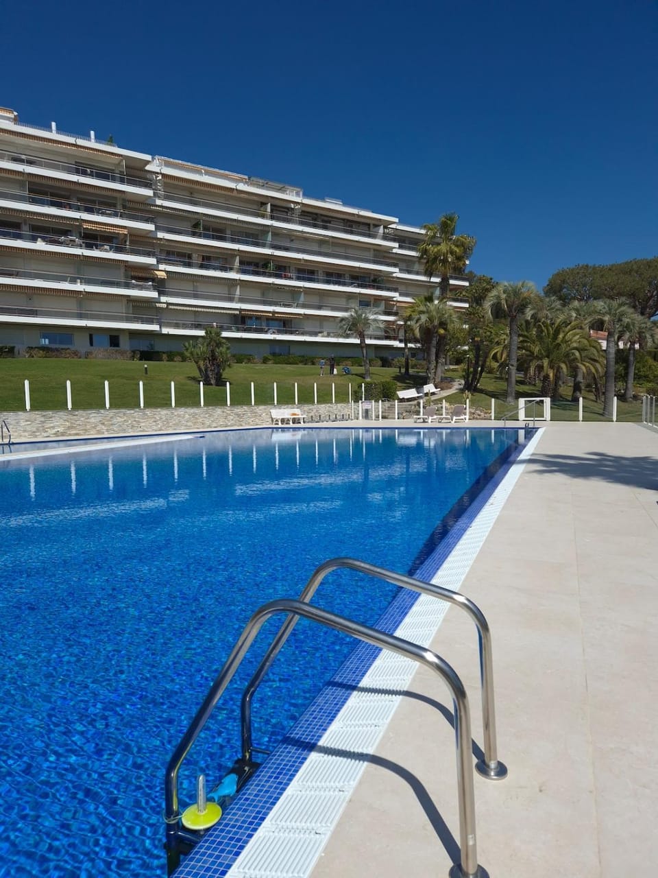 Pool view, Swimming pool, sunbed