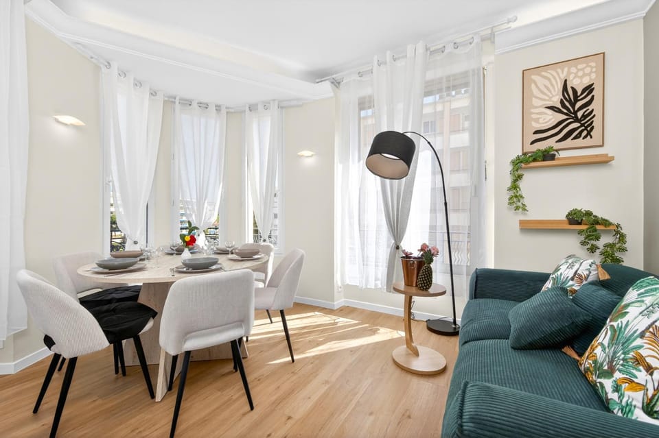 Living room, Seating area, Dining area