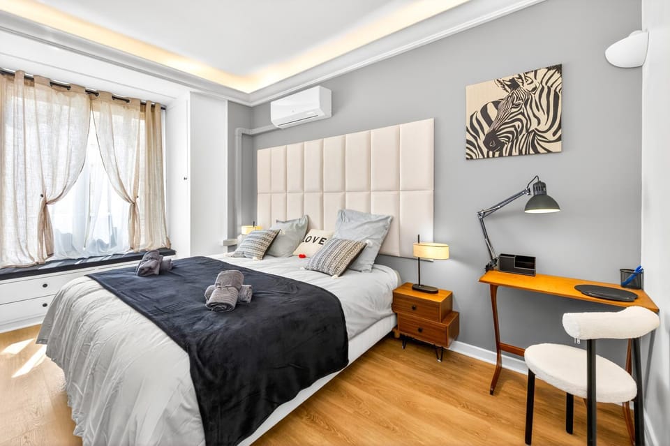 Bed, Photo of the whole room, Bedroom, air conditioner
